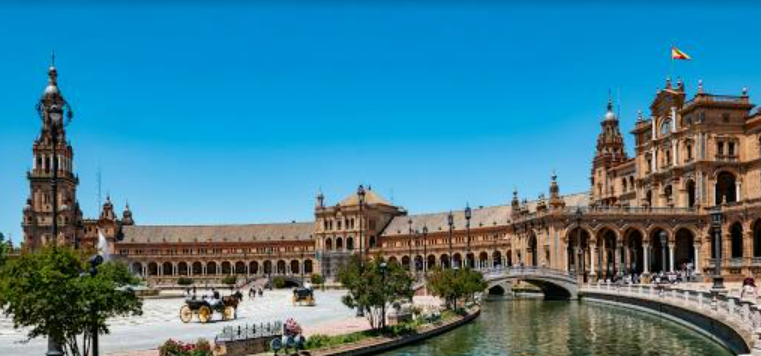 Sevilla, tradición y energía social