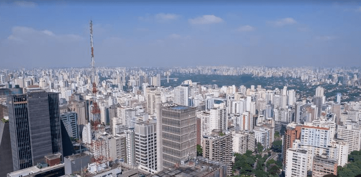 São Paulo — avenidas, centros culturais e cafés