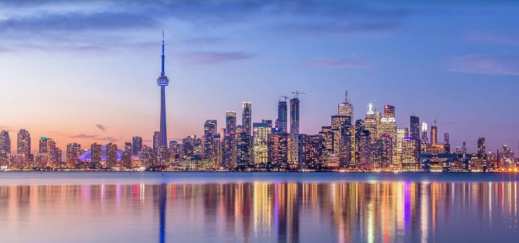 Toronto — Harbourfront, theatres, refined lounges